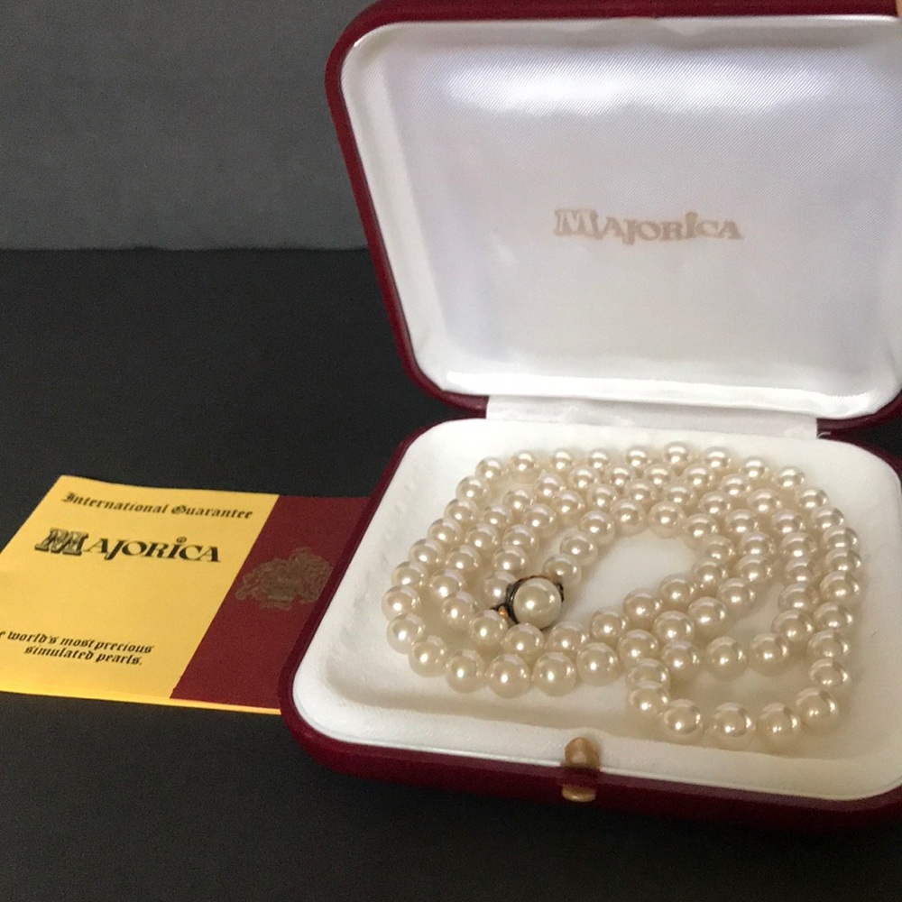 Vintage Authentic Spain Majorica Pearl Necklace 30" in box Ivory Cream